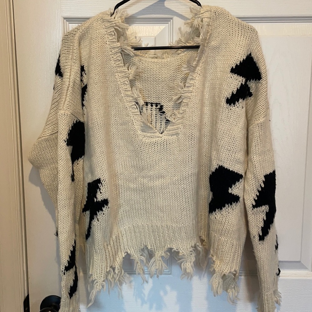 Boutique lightening sweater